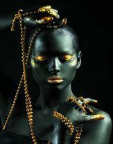 Без бренда «Девушка в черно-золотом макияже» в Мурманске