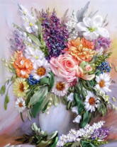 Красивый букет в белой вазе